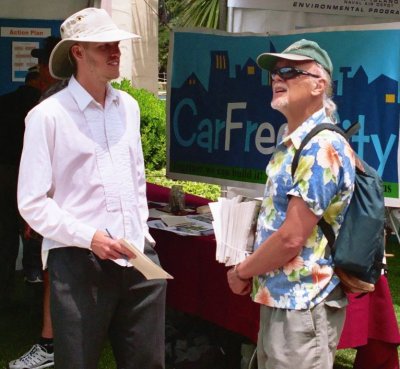 colin talking with man at earthfair